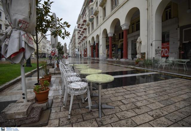 Πανελλαδικό lockdown δρομολογεί η κυβέρνηση