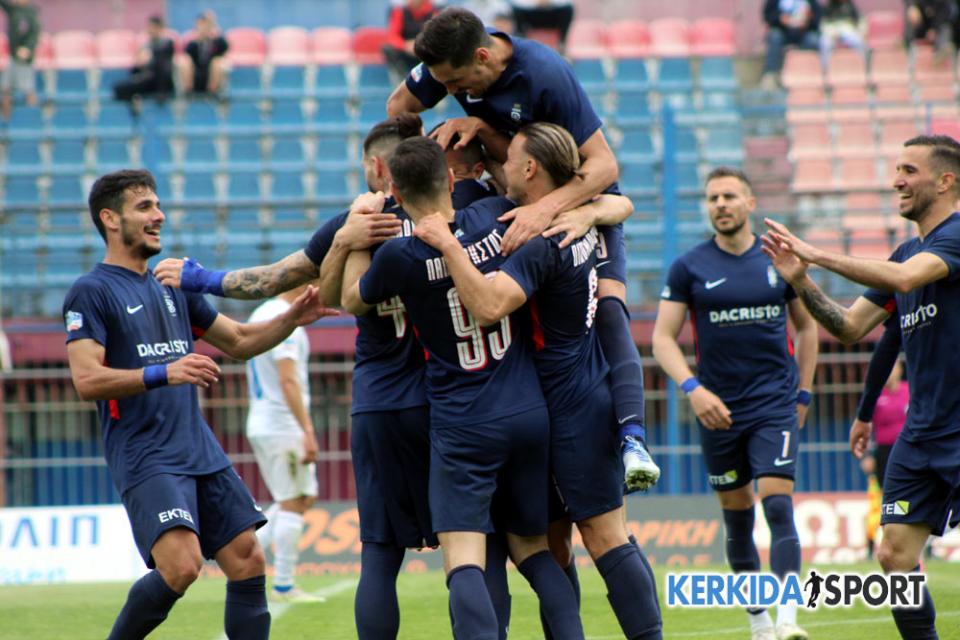 ΒΕΡΟΙΑ - ΑΟΚ 2-1: "Σβηστή" νίκη με το βλέμμα στα μπαράζ!