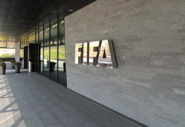 Σκέψη της FIFA για τρίτη μεταγραφική περίοδο