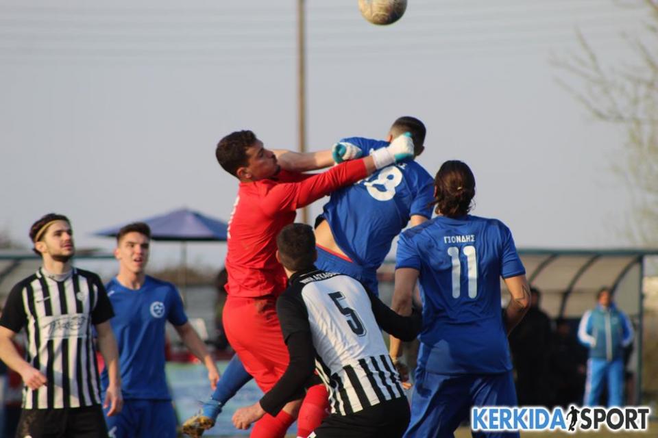 Στιγμιότυπα από το ισόπαλο ντέρμπι Τριποτάμου - Αγκαθιάς