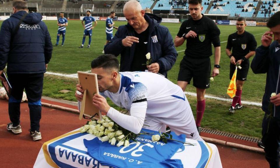 Συγκίνηση στη Καβάλα για τον 22χρονο Αδαμάκη - Πανό σε όλη την Ελλάδα για την τραγωδία στα Τέμπη!