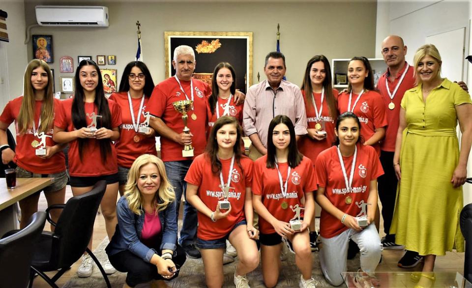 Στον αντιπεριφερειάρχη Ημαθίας οι πρωταθλήτριες κορασίδες του Φιλίππου