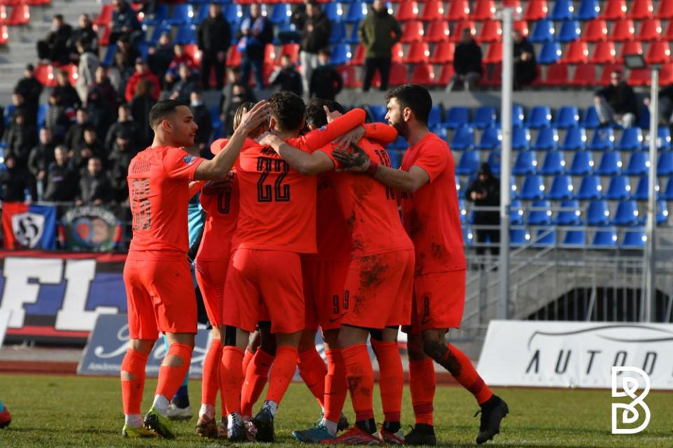 Νίκησε Τρίκαλα και... διαιτησία η "Βασίλισσα" σε γήπεδο "χωράφι"