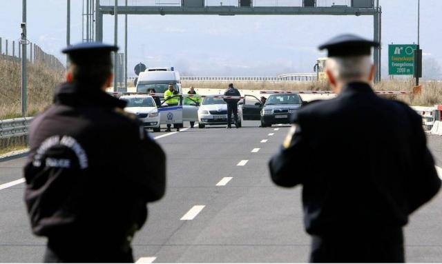 Κορονοϊός: Την καθολική απαγόρευση κυκλοφορίας σκέφτεται η κυβέρνηση