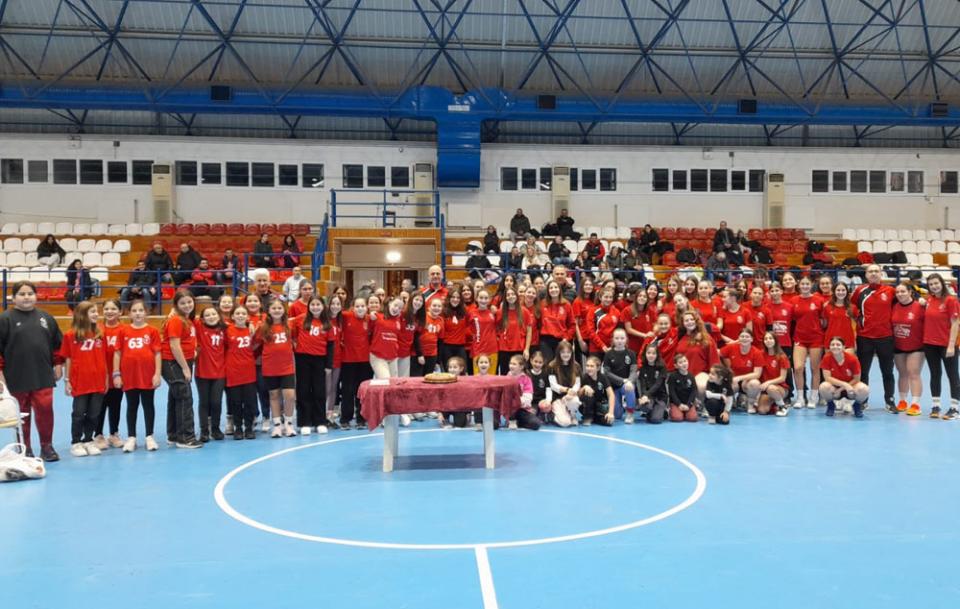 Την Πρωτοχρονιάτικη πίτα έκοψε το Γυναικείο Τμήμα χάντμπολ του Φιλίππου Βέροιας (φωτο)