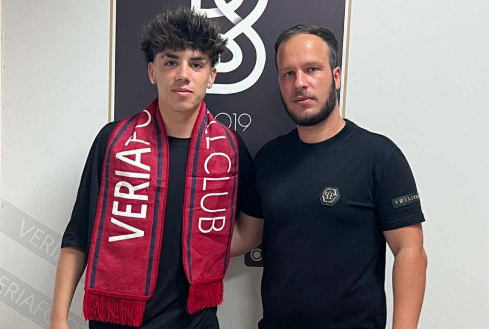 Στα "κυανέρυθρα" ο Αντώνης Λέκα!