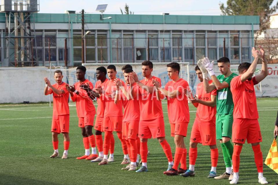 Συνεχίζει να ελπίζει...