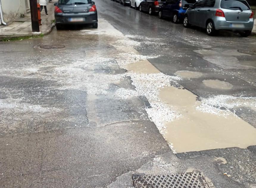 Βέροια: Δρόμοι... λίμνες και πεζοδρόμια για «βατραχοπέδιλα»!