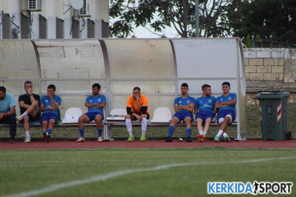 Το νέο ρόστερ και ο προπονητής του ΦΑΣ Νάουσα