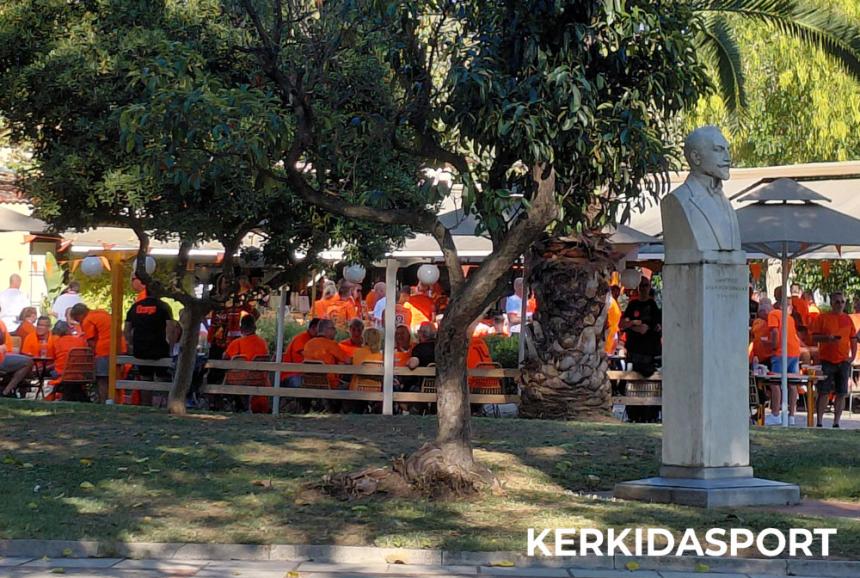 "Πορτοκαλί" κύμα στη Θεσσαλονίκη: Ζεσταίνονται οι Ολλανδοί οπαδοί για τη μεγάλη μάχη της Τούμπας!