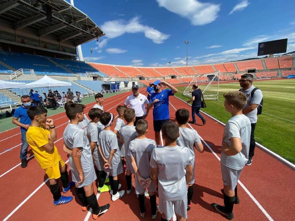 Η Κ12 της ΠΑΕ ΒΕΡΟΙΑ στο πλάι του Βασίλη Τσάρτα και των θρύλων του 2004