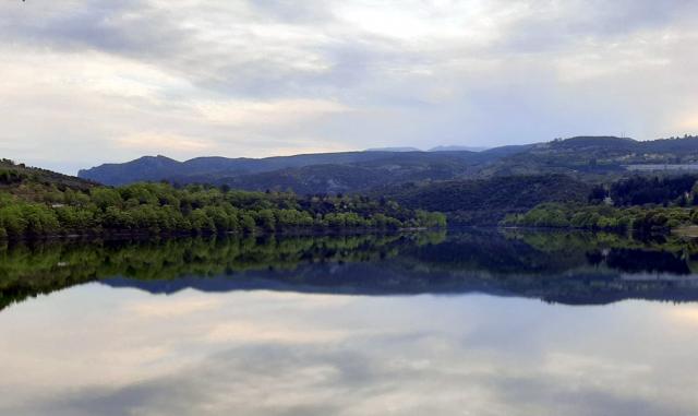 Η φανταστική παραποτάμια διαδρομή και τα στενά του Αλιάκμονα (φωτο - βίντεο)