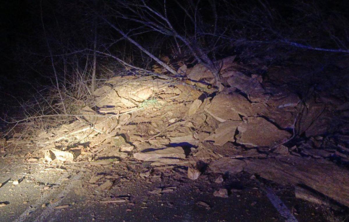 Κλειστός λόγω σοβαρής κατολίσθησης ο δρόμος Νάουσας - Σελίου