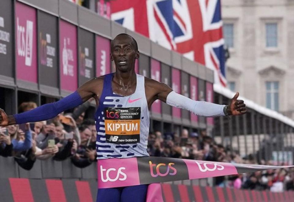 Σοκ στον παγκόσμιο αθλητισμό: Σκοτώθηκε σε τροχαίο ο Κιπτούμ, ρέκορντμαν του μαραθωνίου!