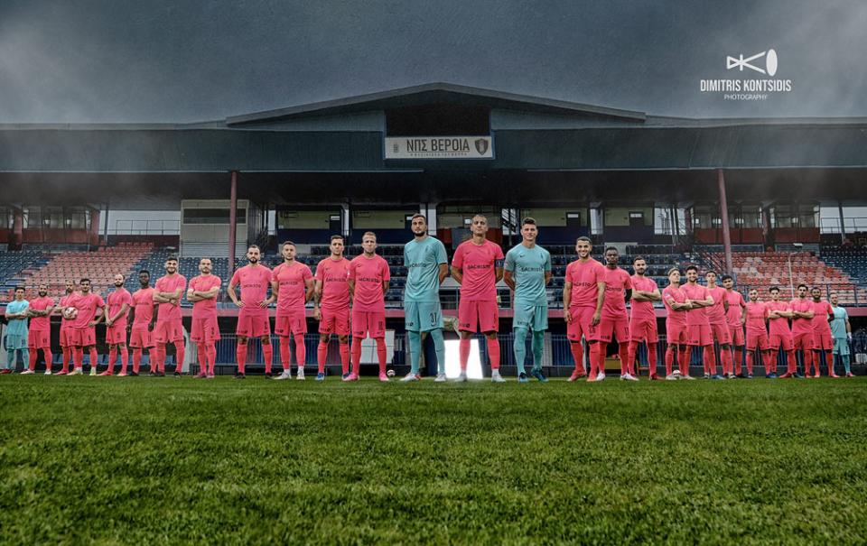 Σε άλλο... επίπεδο η επίσημη φωτογράφιση της "Βασίλισσας"