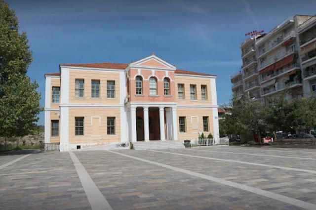 Στο… ακουστικό της η δημοτική αρχή Βέροιας για την παραχώρηση του παλαιού δικαστικού μεγάρου