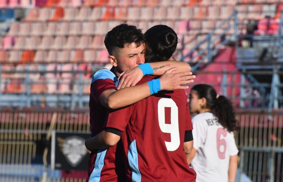 "Ξέσπασαν" στον Μέντεκα Καλαμαριάς τα κορίτσια της ΑΕΚ Βέροιας (φωτο)