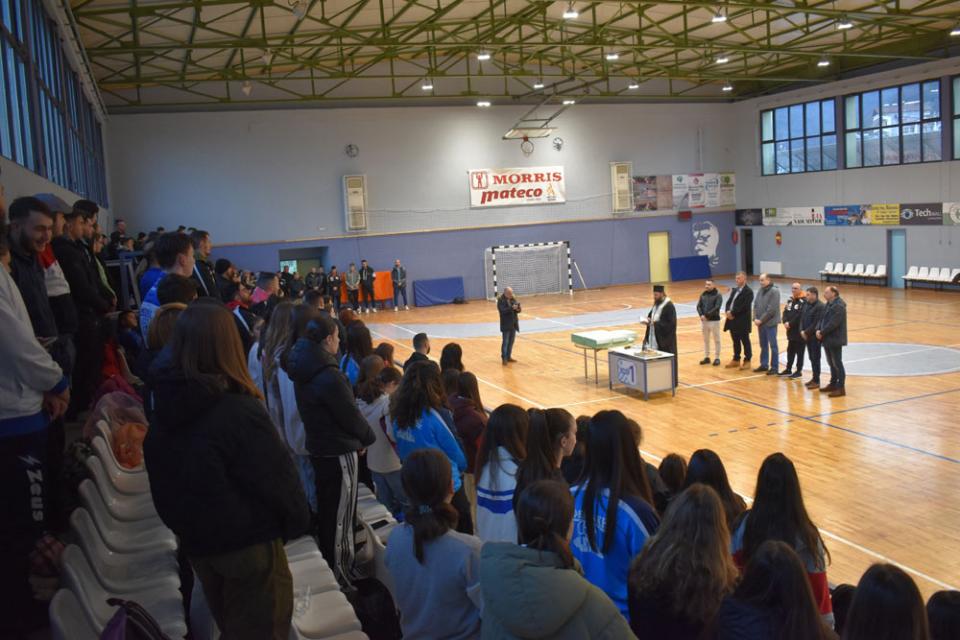 Κατάμεστο το ΔΑΚ Νάουσας για τη βασιλόπιτα του Ζαφειράκη! (φωτο)