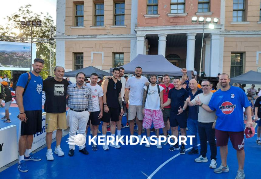 «Απόβαση» αστέρων στη Βέροια: Η Πλατεία Ωρολογίου έγινε το επίκεντρο του μπάσκετ! (φωτο-βίντεο)