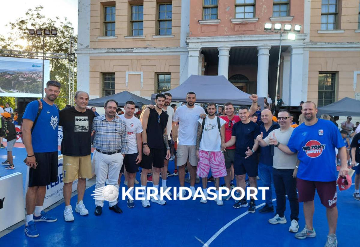 «Απόβαση» αστέρων στη Βέροια: Η Πλατεία Ωρολογίου έγινε το επίκεντρο του μπάσκετ! (φωτο-βίντεο)