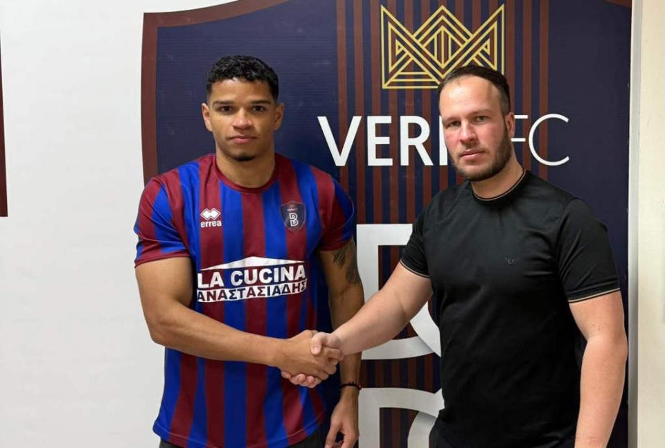 Βέροια: "Ντύθηκε" στα κυανέρυθρα ο Τζον Παχάρο!