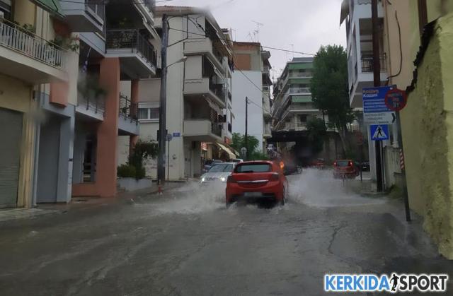 "Βούλιαξε" η Βέροια - Πλημμύρες στο κέντρο της πόλης από την κακοκαιρία! (φωτο)