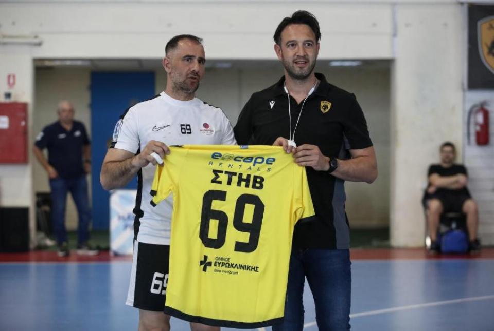 Τίμησε τον Στηβ Παπαδόπουλο η ΑΕΚ