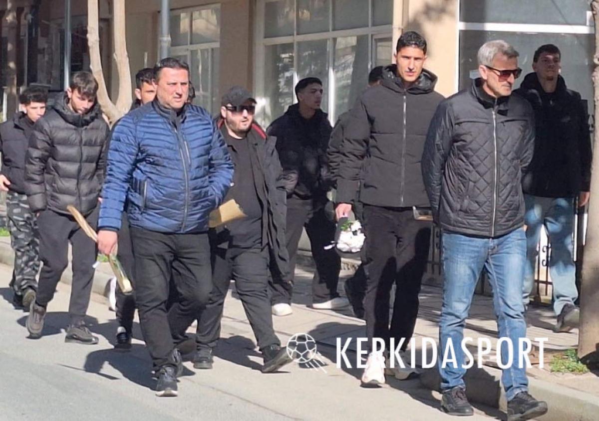 Θρήνος στην Αλεξάνδρεια: Το τελευταίο "αντίο" στα τρία παλικάρια - Εκεί και η Βέροια (φωτο)