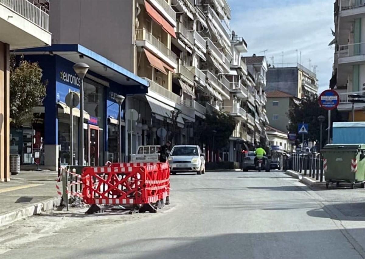 Καταγγελία αναγνώστη: «Ντροπή για το χάος στην Πλατεία Κόρακα – Πλήρης αδιαφορία!»