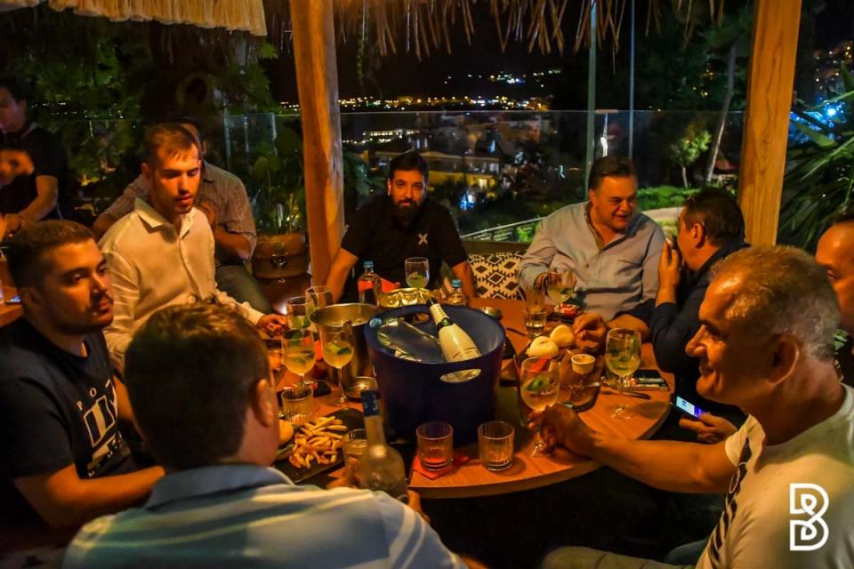 Γλέντησαν στη "Βασίλισσα" την κατάκτηση του πρωταθλήματος (φωτο)