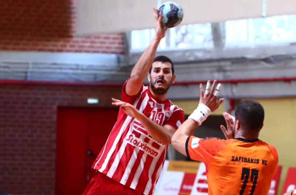 Πάλεψε για ένα ημίχρονο ο Ζαφειράκης απέναντι στον Ολυμπιακό