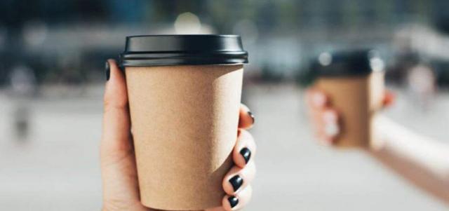 Τσουχτερά πρόστιμα από σήμερα σε πελάτες καφέ και take away